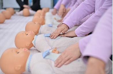 日本女人一起肏月嫂培训班多少钱？现在月嫂职业前景怎